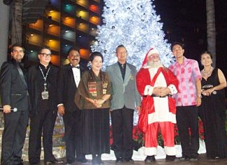 (l-r) Tony Malhotra, Jorge Carlos Smith, Peter Malhotra, Khunying Busyarat and Gen. Kanit Permsub, Santa Claus, Mayor Itthiphol Kunplome and Rungratree Thongsai gather for a photo in front of the lit up Christmas tree.